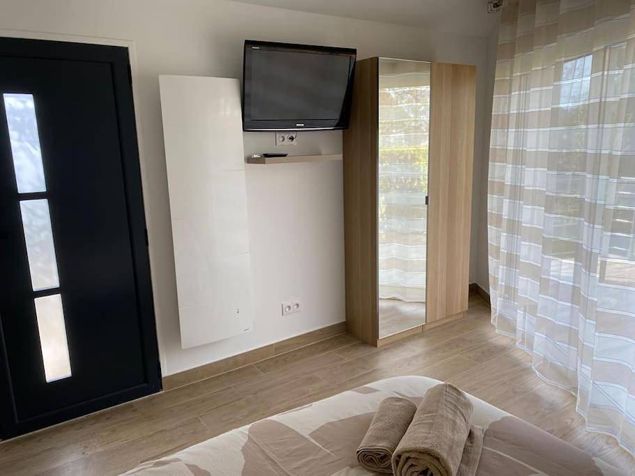 Appartement entier, One-Bedroom Apartment in Noisy-le-Grand, Seine-Saint-Denis