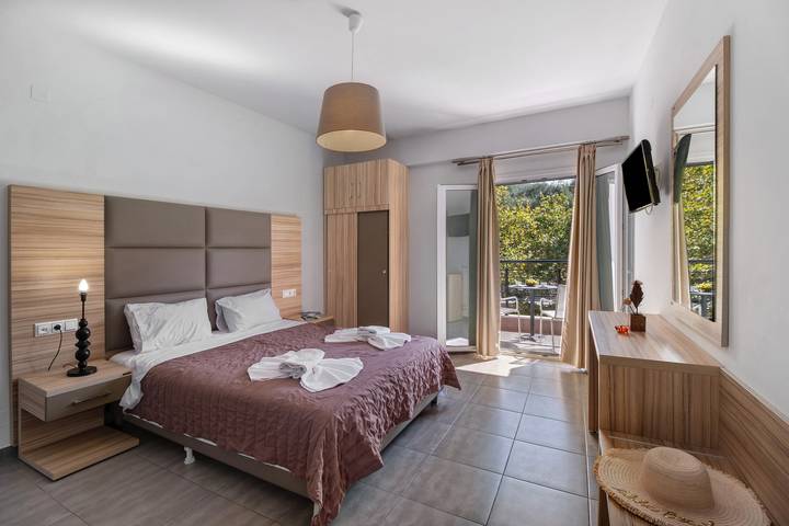 Apartment for 2 people, with garden in Parga