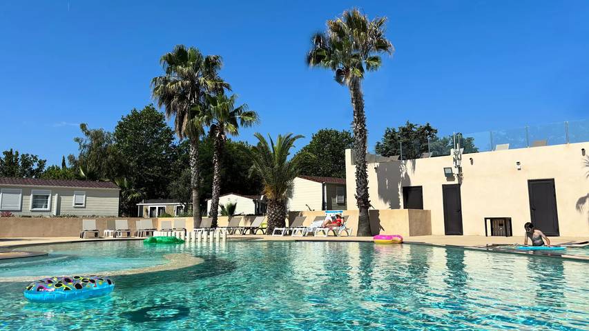 Camping pour 6 personnes, avec Terrasse et Piscine dans Golfe de Saint-Tropez