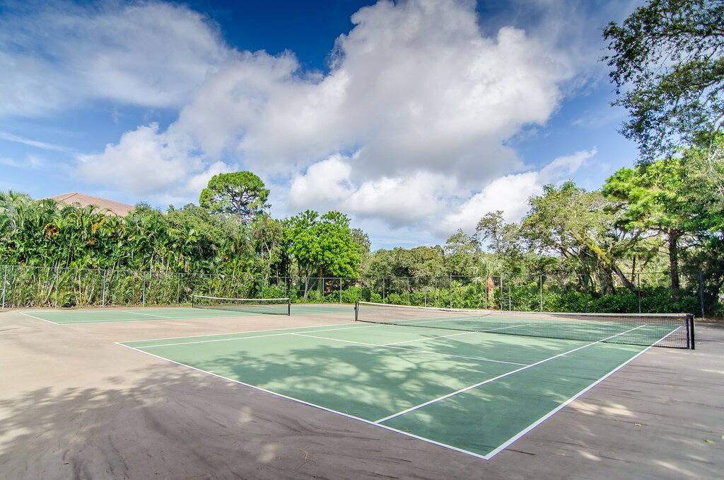 Ganze Wohnung, Sehr schön, komplett renoviert mit wunderbarem Blick und Privatstrandtstrand in Bonita Bay, Bonita Springs