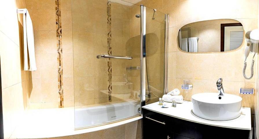 Hôtel pour 3 personnes, avec jardin et vue dans Restinga Smir - 3