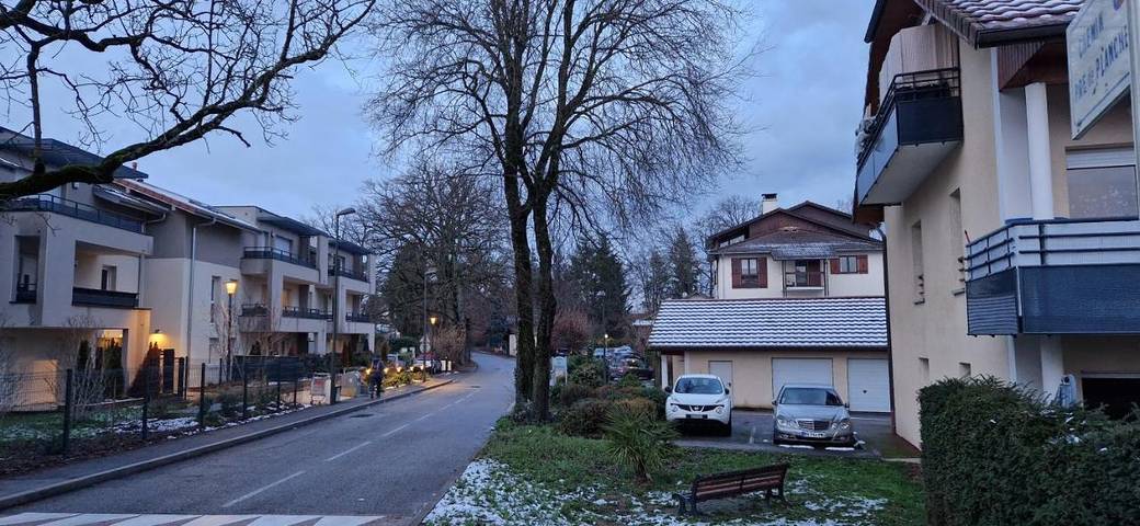 Gîte, avec Balcon ainsi que Jardin et Vue à Prévessin-Moëns