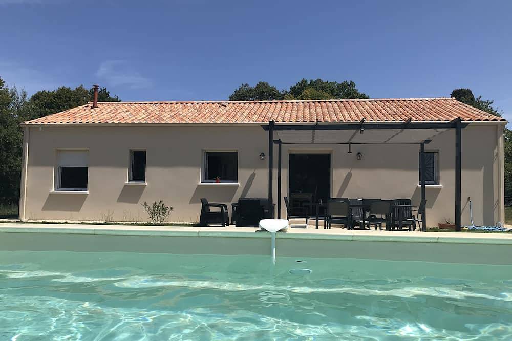 Holiday home in the Perigord with private swimming pool. Meublé de Tourisme 3 *** in Domme, Périgord Noir