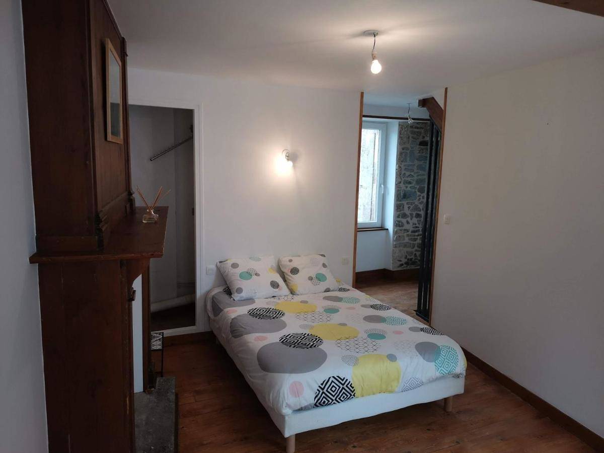 Appartement entier, One-Bedroom Apartment in Saint-Vaast-la-Hougue, Région de Cherbourg