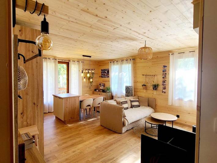 Gîte pour 2 personnes, avec vue et balcon ainsi que jardin et sauna à Cornillon-en-Trièves