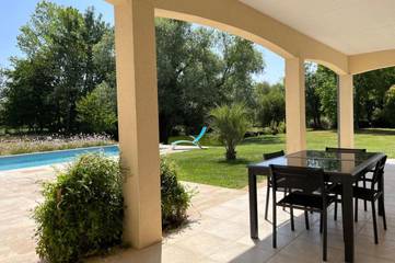 Gîte pour 6 personnes, avec piscine ainsi que terrasse et jardin dans Rayet
