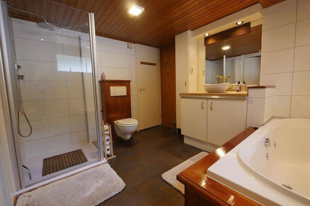 Cosy Cabin in the Woods - Perfect Get Away in a peaceful and green setting in Diessen, Nordbrabant