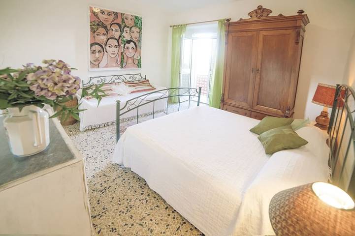 Altes Gallura-Bauernhaus mit Liegeplatz oder Beiboot, strategische Lage mit 2 Häusern in Lutturai, San Teodoro