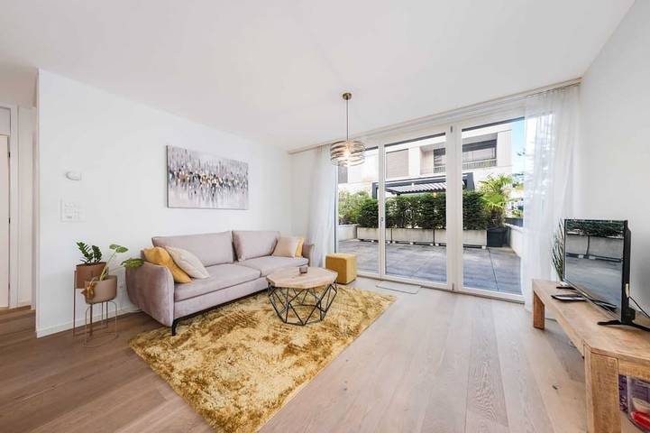 Ferienwohnung für 4 Personen, mit Garten und Pool sowie Balkon in Montreux