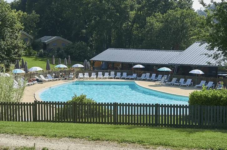 Tente pour 5 personnes, avec bassin pour enfant dans le Lot - 2
