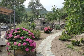 Location de vacances pour 5 personnes, avec terrasse et jardin à Saint-Florent