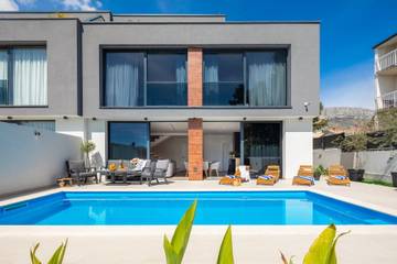 Villa für 8 Personen, mit Pool und Terrasse in Kaštela
