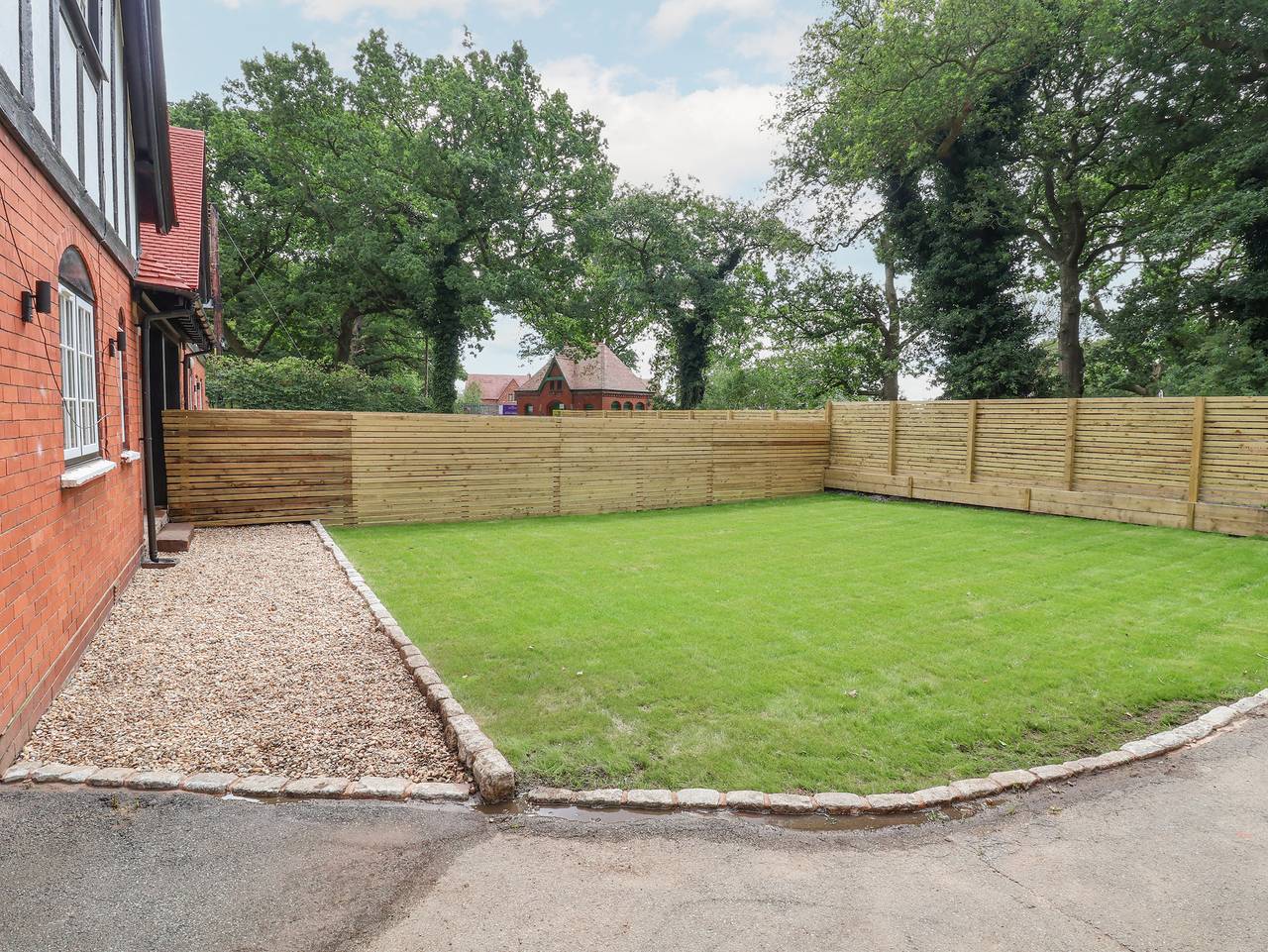 1 Golf Links Cottages in Cheshire West and Chester