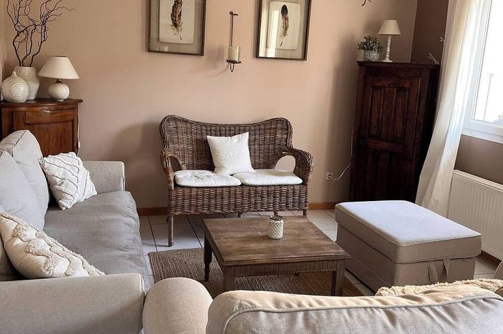 Gîte pour 5 personnes, avec jardin et terrasse à Moiron