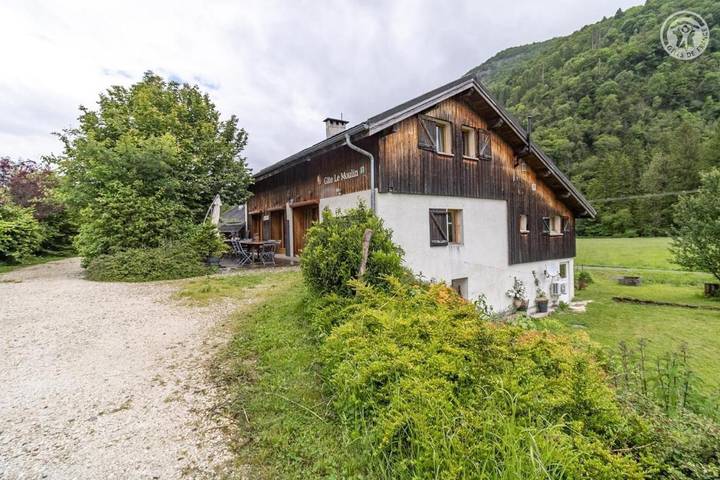 Location de vacances pour 8 personnes, avec sauna ainsi que terrasse et jacuzzi, animaux acceptés à La Compôte - 2