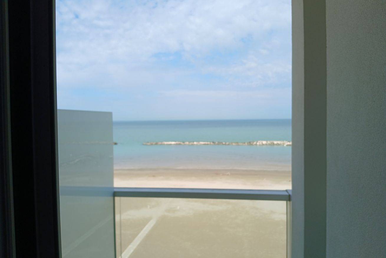 Ganze Wohnung, Rn006 - Rimini, exclusive one-bedroom seafront apartment with balcony in Viserbella, Rimini
