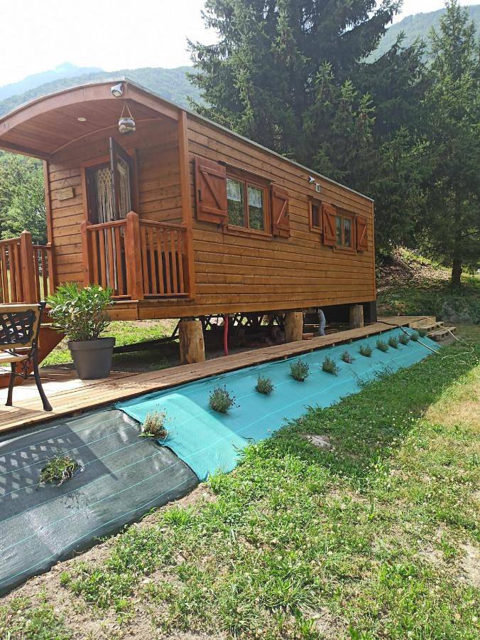 Location de vacances pour 4 personnes, avec Balcon et Terrasse ainsi que Jardin et Vue dans Saint-Rémy-de-Maurienne