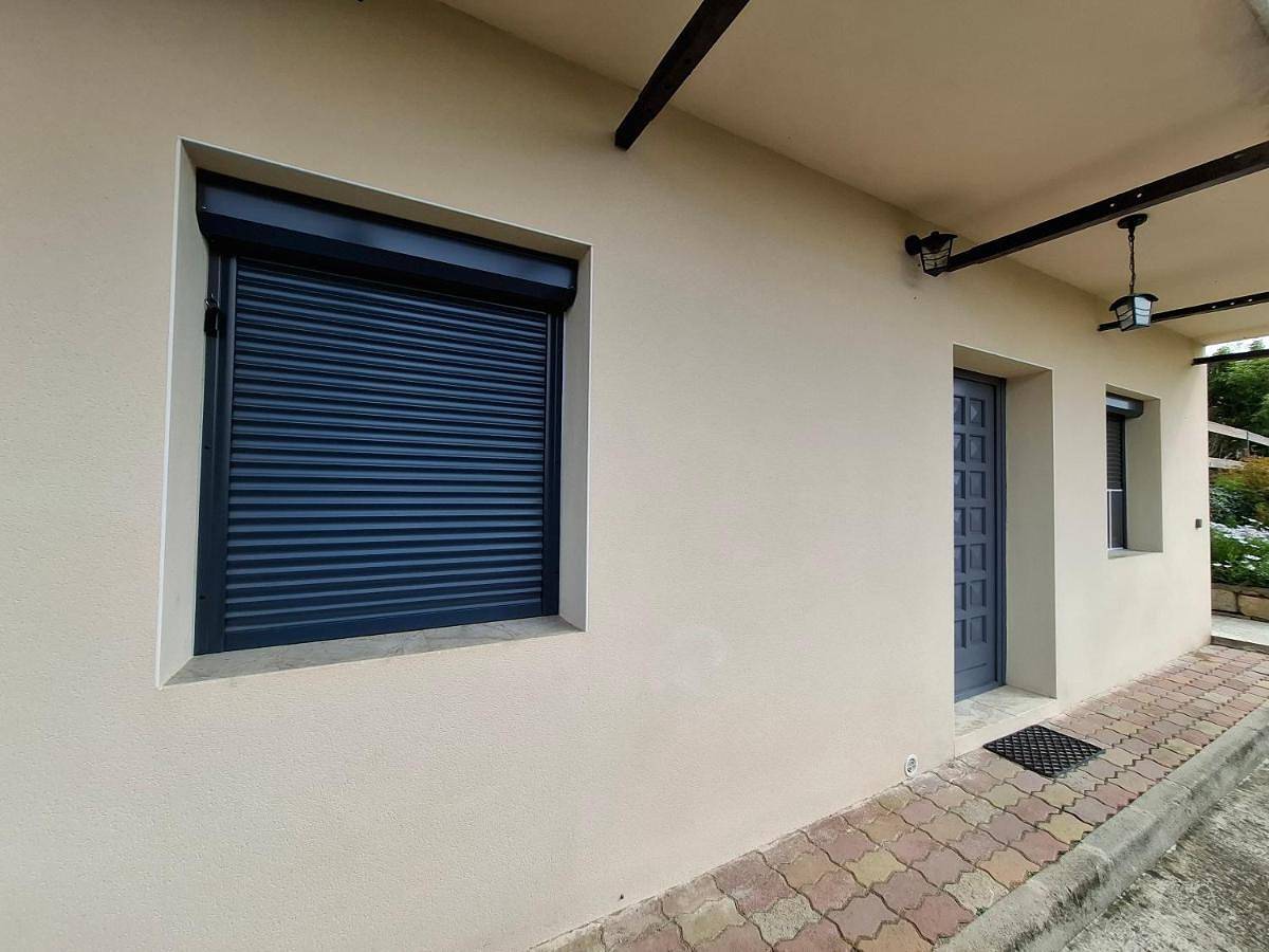 Appartement entier, One-Bedroom Apartment in Sarrola-Carcopino, Région d'Ajaccio