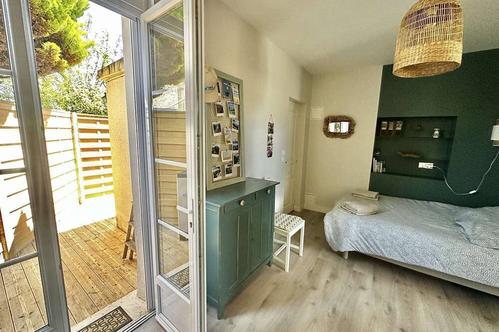 Entire apartment, L'Émeraude, apartment with terrace near the beach in Asnelles, Côte de Nacre