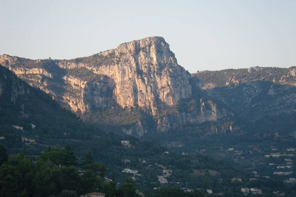 Appartement entier, Appartement Loft Moderne Au Coeur De La Vieille Ville Du 12ème Siècle in Vence, Côte méditerranéenne (France)