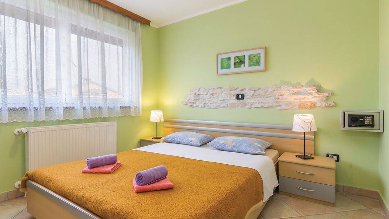 Ganze Ferienwohnung, Ferienwohnung für 4 Personen (35 m²) in Fratrici in Zambratija, Umag und Umgebung