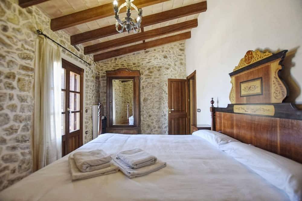 Spacious Petra Getaway with Pool in Petra, Majorca Center