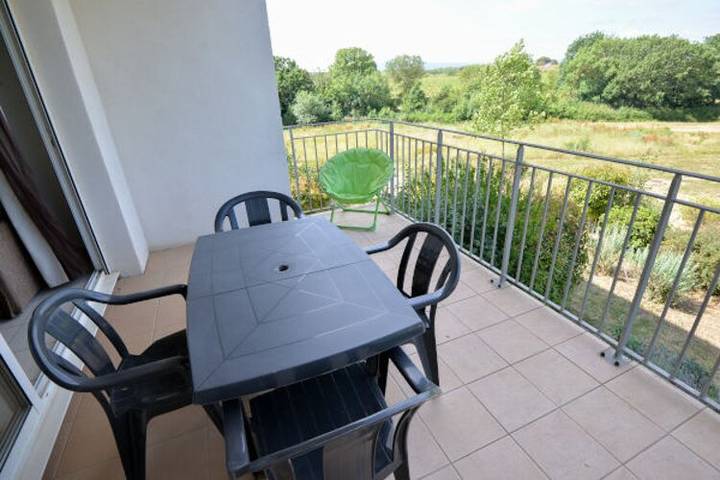 Gîte pour 2 personnes, avec balcon et piscine, adapté aux familles dans Lac de Jouarrès - 2