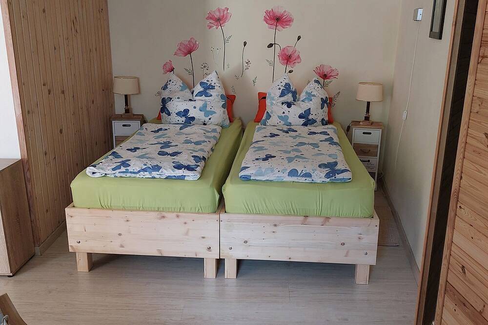 Ganze Wohnung, Ferienzimmer Regina mit eigener Sitzecke in Laucha an der Unstrut, Saale-Unstrut