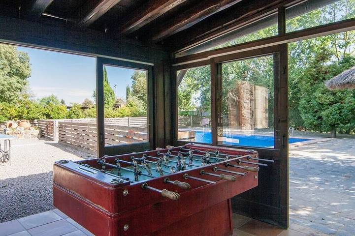 Casa rurale per 17pax, 45min da Barcellona, barbecue, calcio balilla, WiFi in Riudarenes, Provincia di Girona