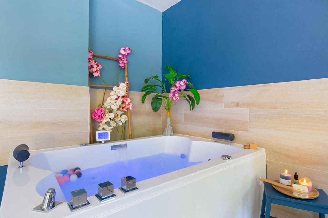 Double Room with Spa Bath in Puget-sur-Argens, Middellandse Zeekust (Frankrijk)