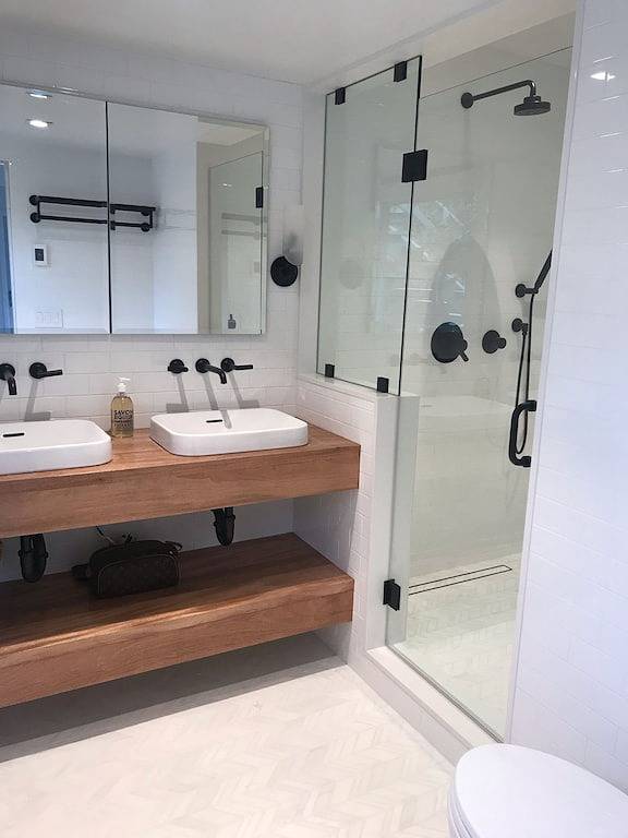 Mid-Century Waterfront House ganzjähriger Rückzugsort in East Hampton in Springs, Hamptons