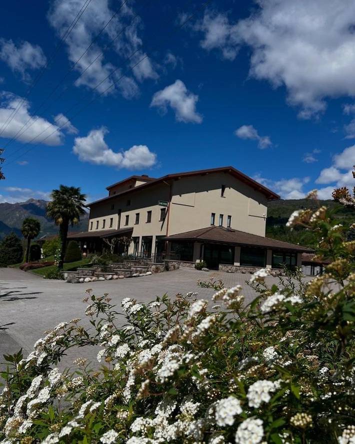 Hôtel pour 2 personnes, avec Terrasse ainsi que Jardin et Piscine dans Carlazzo