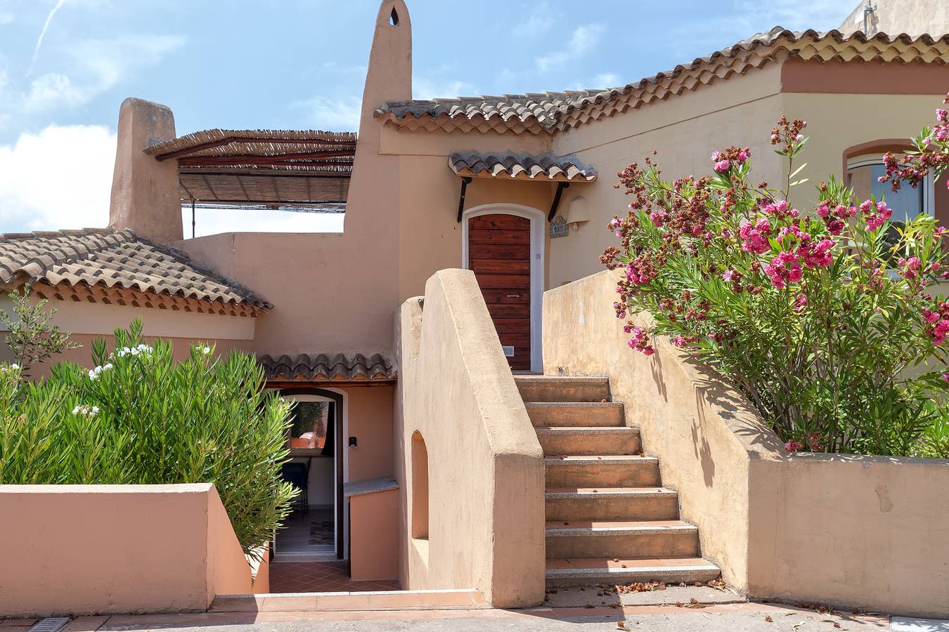 Appartamento intero, Appartamento 'Calarossa Beach House' con Vista Mare, Wi-Fi e Aria Condizionata in Trinità d'Agultu e Vignola, Gallura