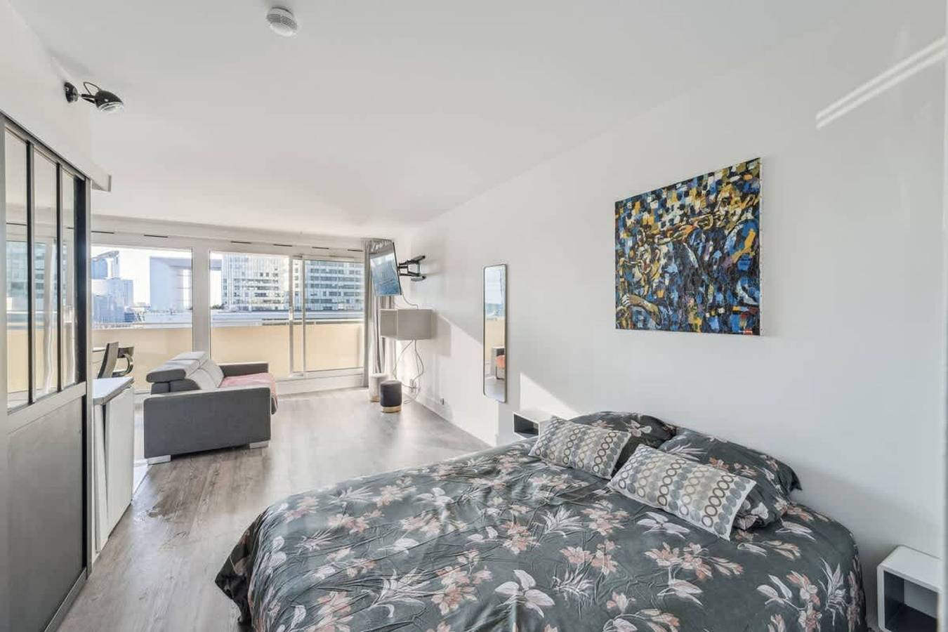 Apartamento entero, Spacious studio balcony -La D  fense-Bail Mobilit   in Courbevoie, Altos del Sena