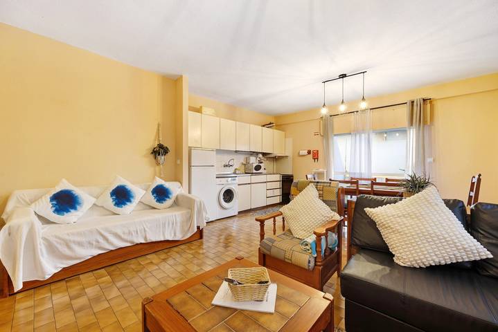 Apartamento entero, Apartamento 'Sol De Alvor' con piscina compartida, jardín compartido y Wi-Fi in Alvor, Distrito de Faro