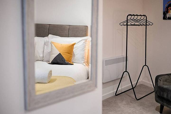 Ganze Wohnung, Contractor Base • Kitchen • Parking Included in Swansea, Swansea und Umgebung