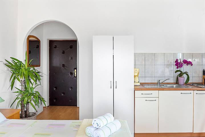 Ferienwohnung für 2 Personen, mit Balkon und Garten in Sibenik - 3