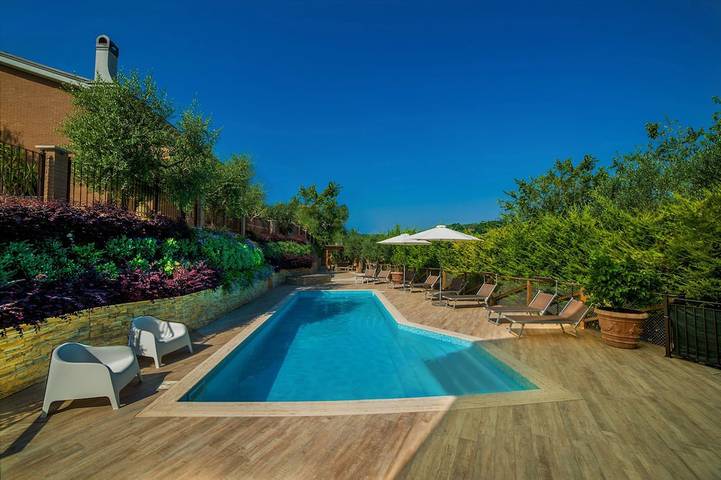Ferienwohnung für 5 Personen, mit Pool und Whirlpool sowie Garten - 1