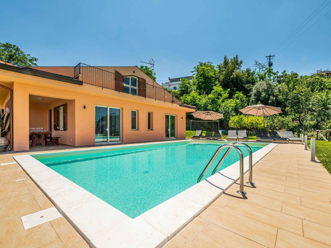 Berghütte "Villa Malú" mit Blick auf das Wasser in Castroreale, Provincia di Messina