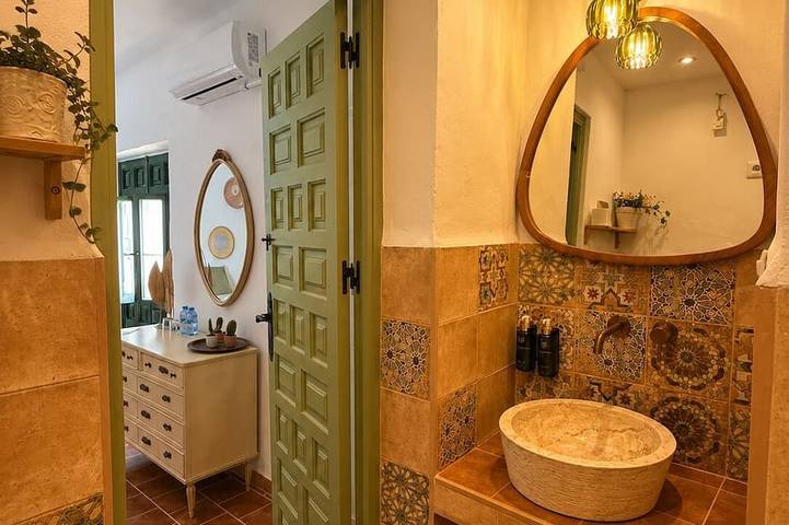Encanto Guesthouse Room 2, Buganvilla in Canillas de Aceituno, Málaga Province