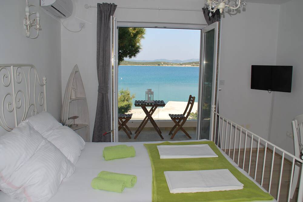 Ganze Wohnung, Villa Danica - Studio Apartment mit direktem Blick aufs Meer, 4 Sterne in Betina, Tisno