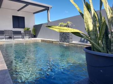 Location de vacances pour 18 personnes, avec jardin ainsi que piscine et jacuzzi, animaux acceptés dans Piton de la Fournaise