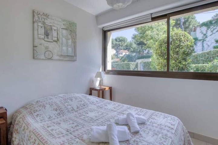 Gîte pour 4 personnes, avec piscine dans Plage de la Madrague - 2