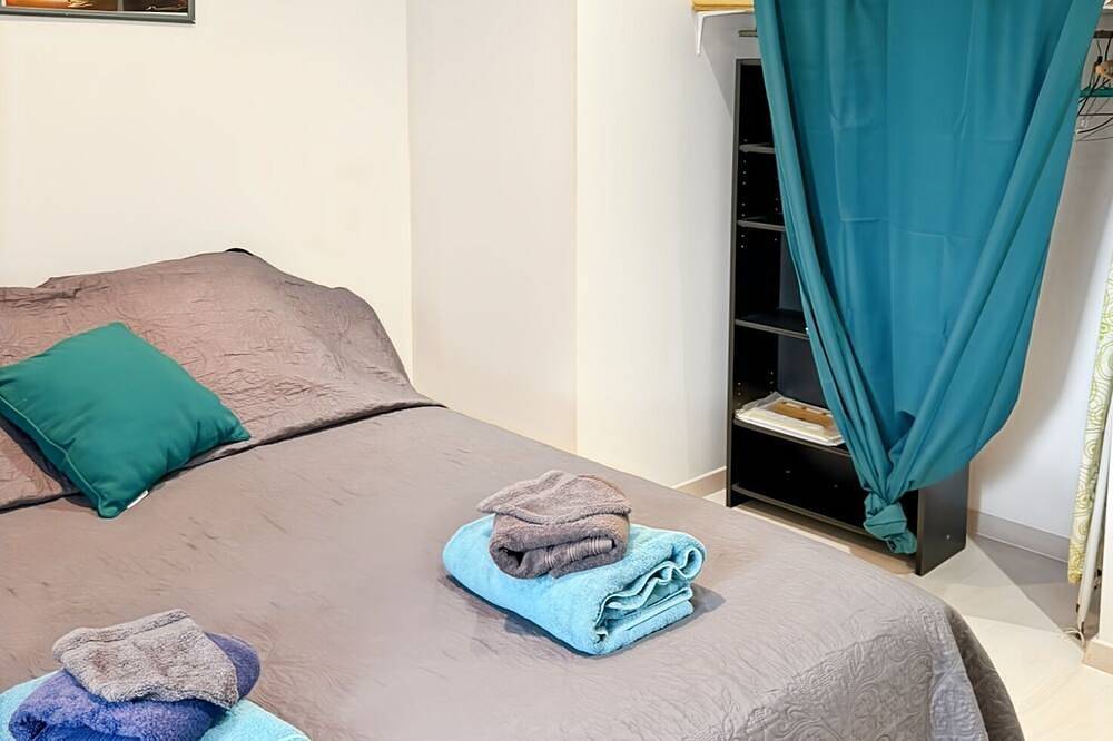 House Puybrun - Lot - Terrace - Sleeps 6 in Puybrun, Lot