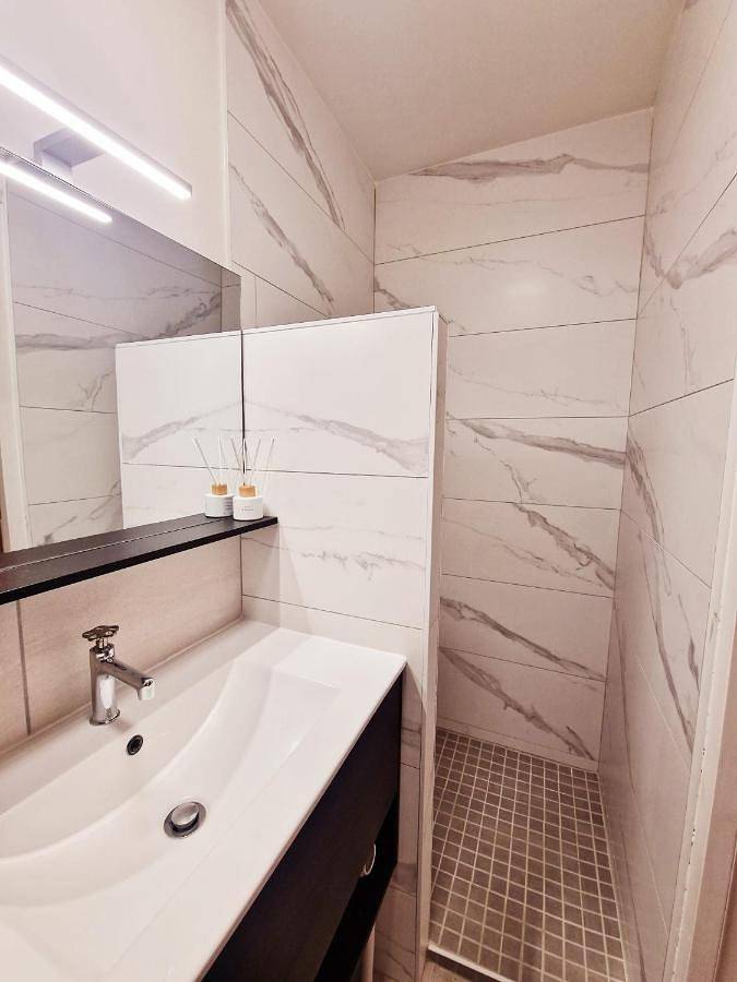 Appartement entier, One-Bedroom Apartment in Villefranche-sur-Saône, Beaujolais