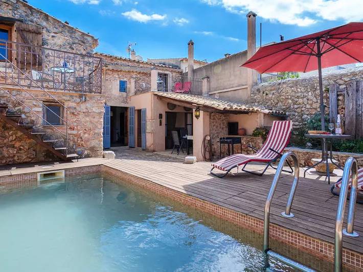 Villa für 6 Personen, mit Balkon und Pool - 1