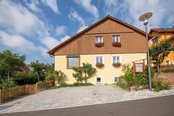Ferienhaus für 3 Personen, mit Terrasse und Garten