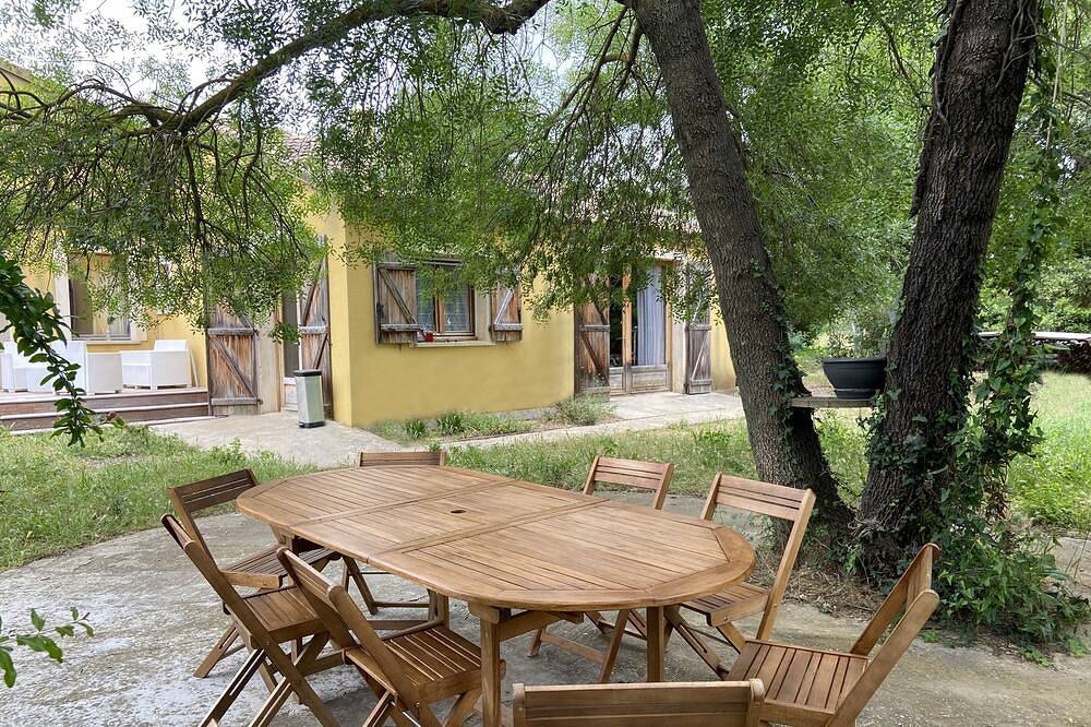 Spacious house in the heart of nature for a relaxing stay 300 m from the river. in Gignac, Lodève und Umgebung