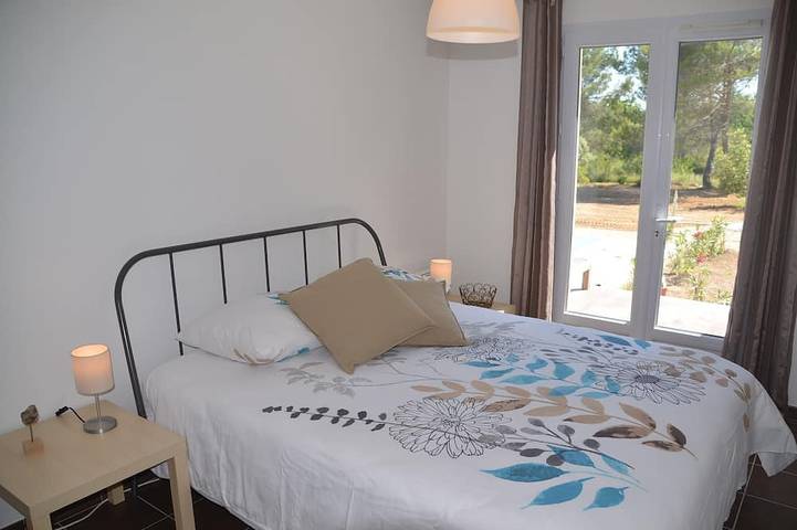 Location de vacances pour 8 personnes, avec terrasse et jardin à Régusse - 2