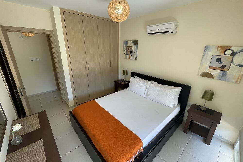 Ganze Wohnung, Modern ground floor apartment with patio, pool and tennis court in Πύλα, Larnaca Bezirk